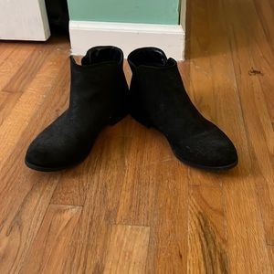 Girls booties size 6